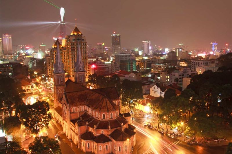 Saigon Nightlife Dinner Cruise: Vietnamese Cuisine and Folk Entertainment on a Traditional Boat